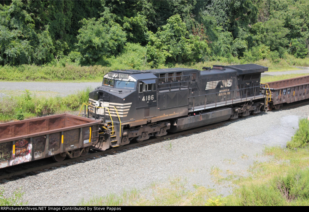 NS 4186 as a mid-train unit on 11Z